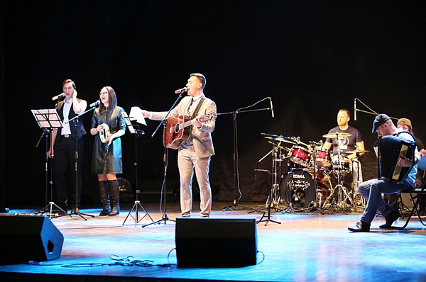 Дом культуры «Коммунарка» представил концерт, посвященный группе «Любэ» 